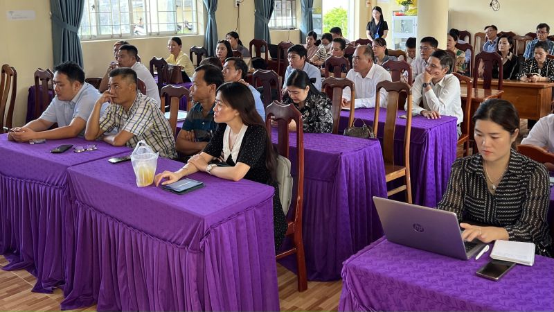 Thầy/ cô trường TH-THCS tập trung nghe về giải pháp Thư viện số DLib K12 